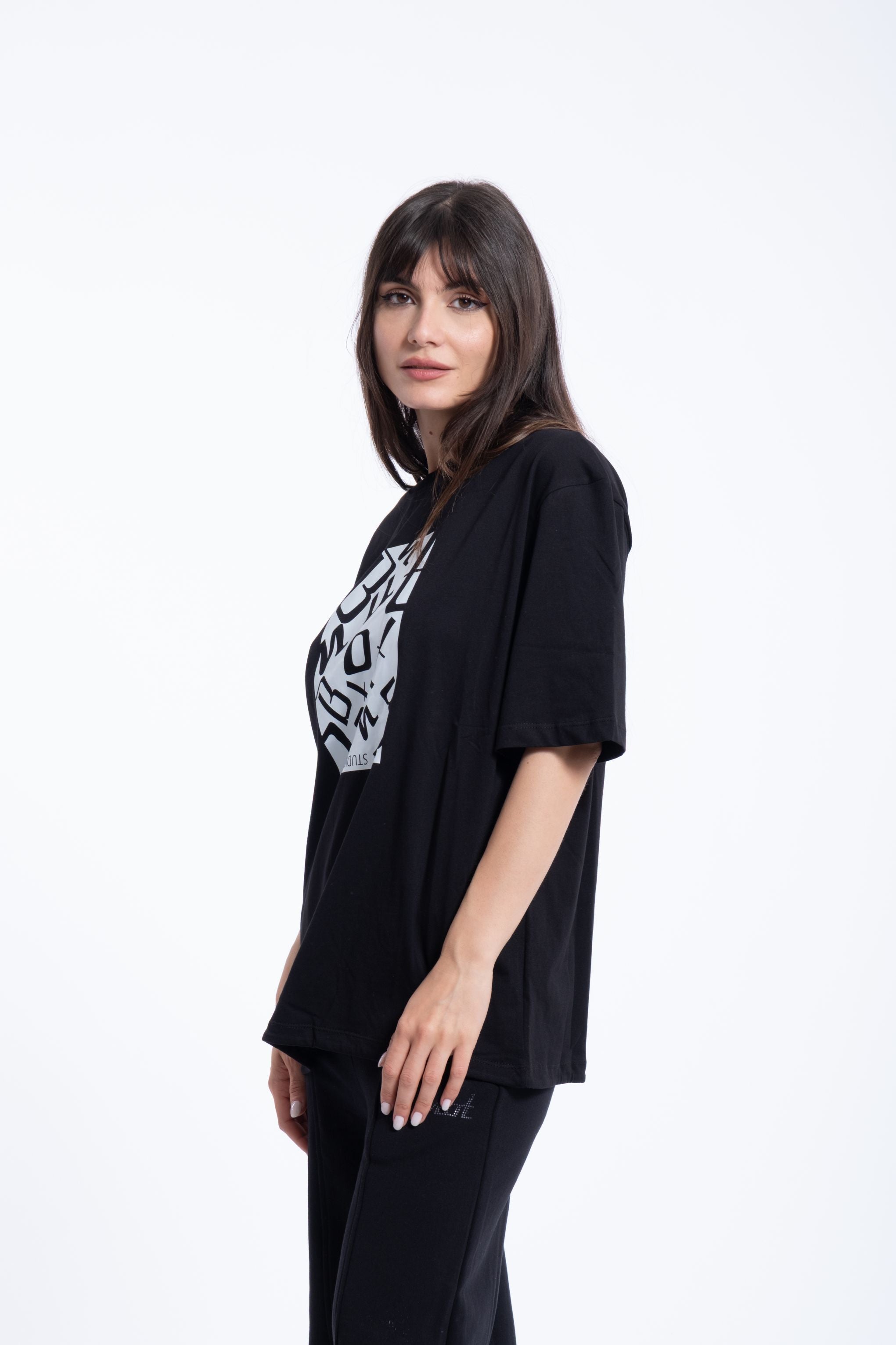 T-SHIRT BUT NOT STUDIO