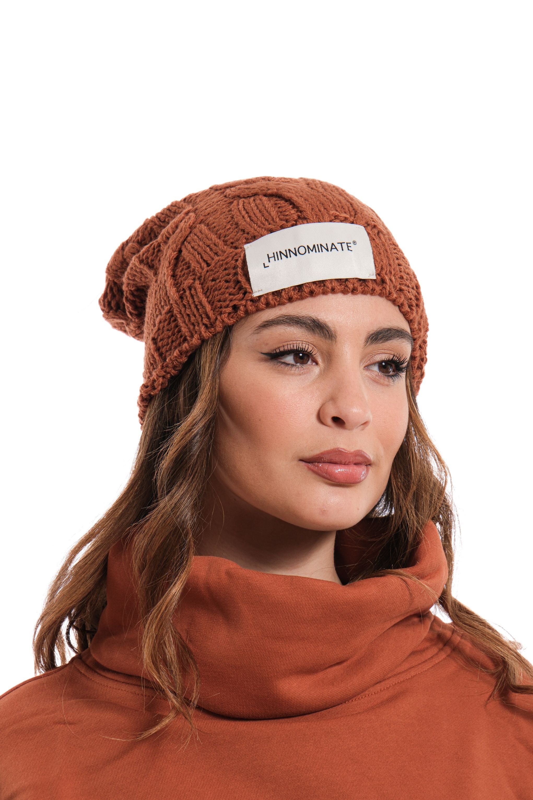 HINNOMINATE KNIT HAT