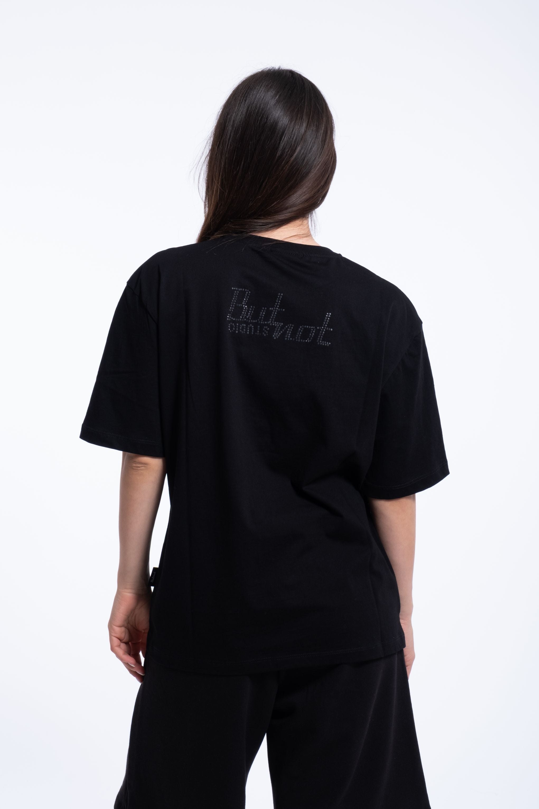 T-SHIRT BUT NOT STUDIO
