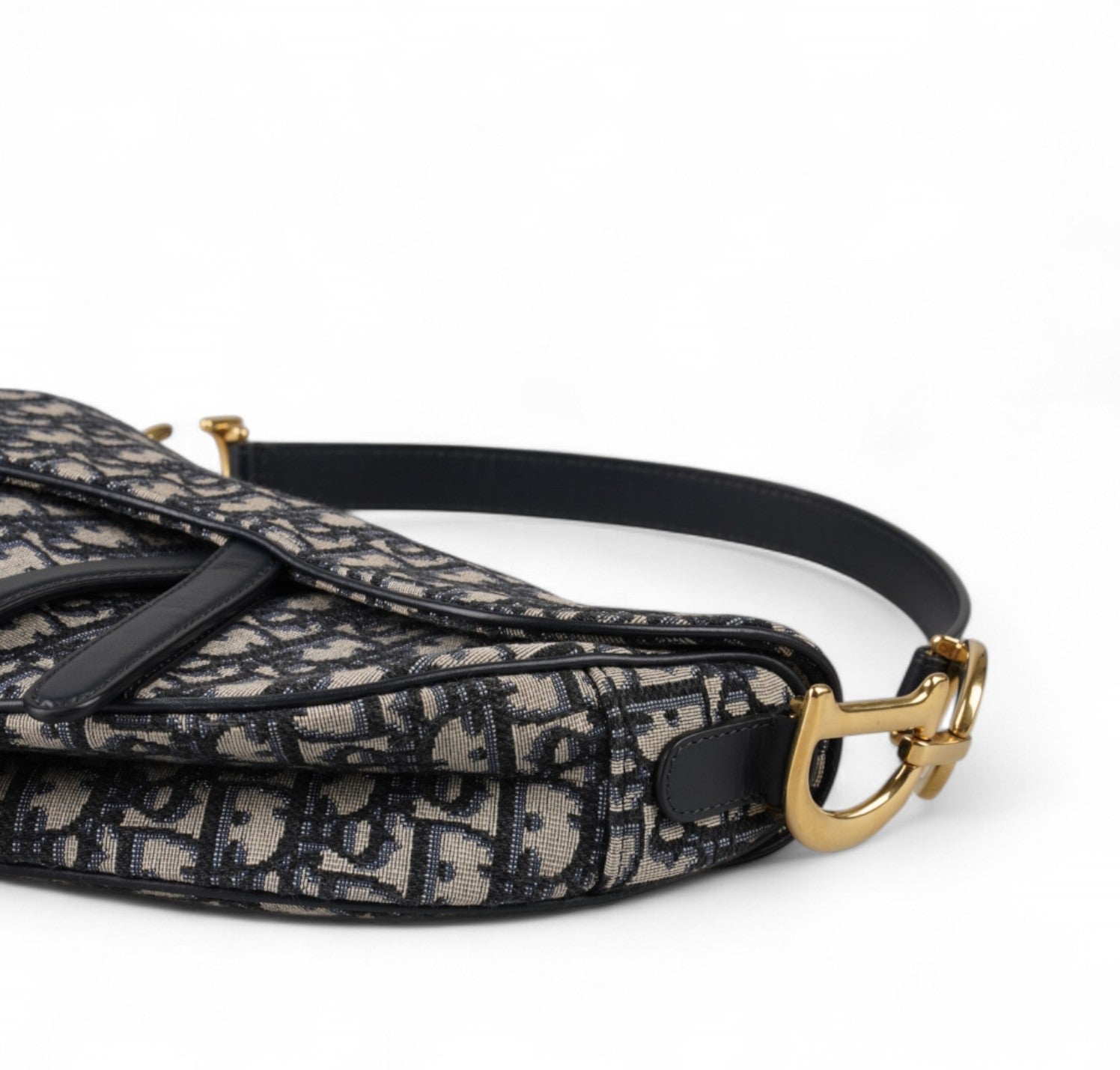 Saddle Oblique Media